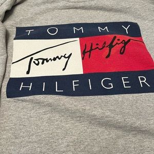 Vintage Tommy Hilfiger 3/4 length sleeve sweatshirt